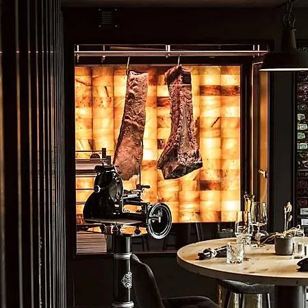 Bretterhotel 3*