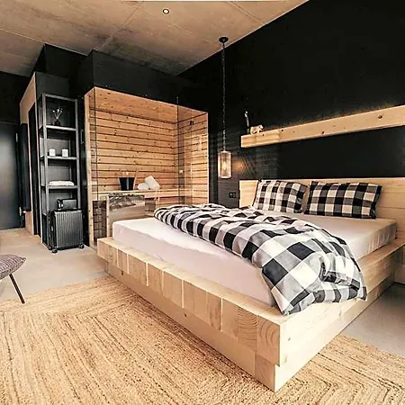 Bretterhotel 3*